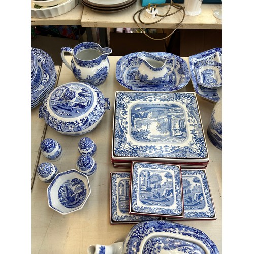 303 - Approx. 309 pieces of Spode Italian dinnerware