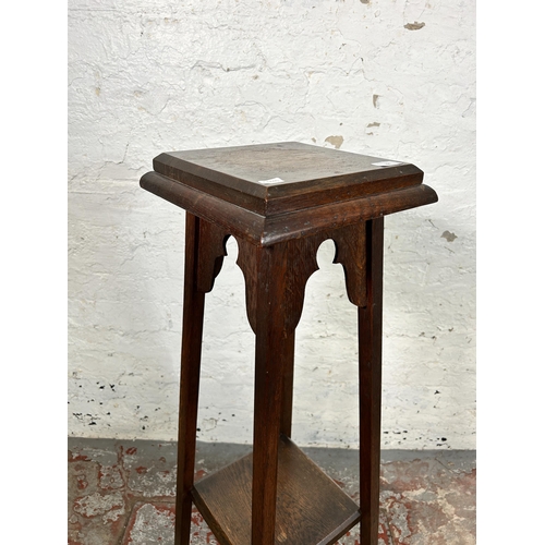 104 - An Arts & Crafts oak two tier jardinière stand - approx. 105cm high x 28cm wide x 28cm deep