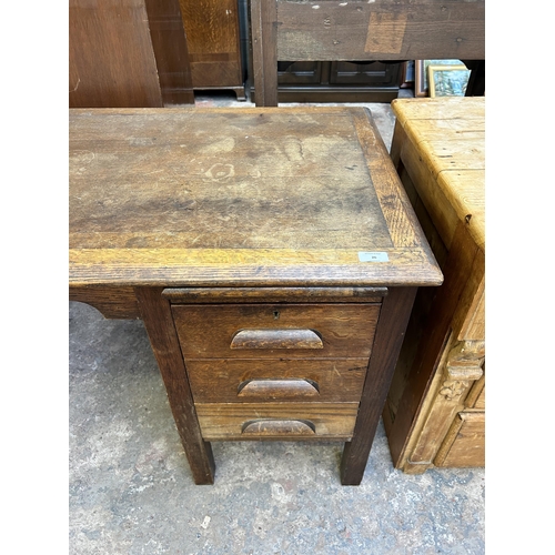 26 - A 1950s oak writing desk - approx. 70cm high 105cm wide x 61cm deep