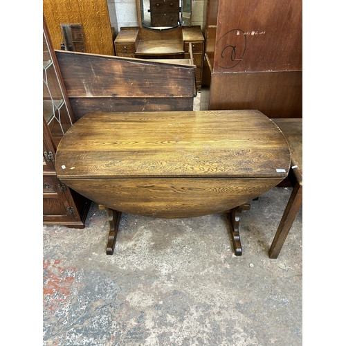 27 - An oak drop leaf oval dining table