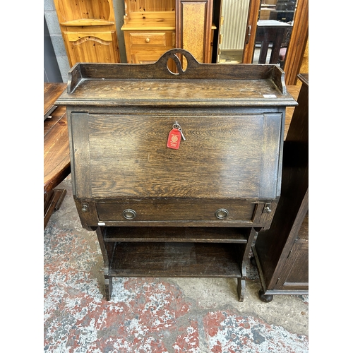 34 - An early 20th century oak bureau - approx. 110cm high x 76cm wide x 31cm deep