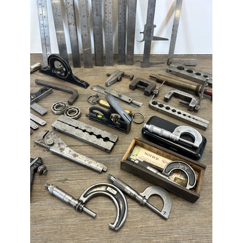 605 - A collection of vintage engineers tools to include J. Rabone & Sons of Birmingham set square, small ... 