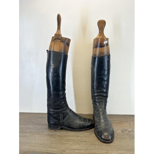 615 - A pair of early 20th century black leather riding boots with original boot trees - approx. 70cm high