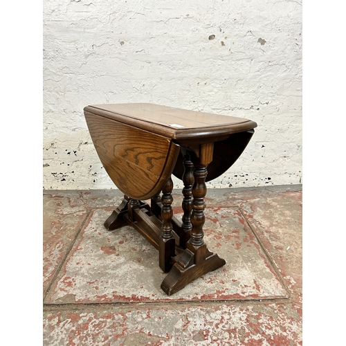 87 - An oak drop leaf gate leg oval side table - approx. 51cm high x 62cm wide x 75cm long