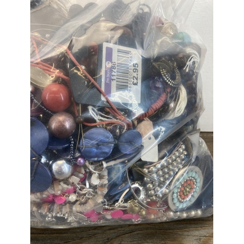 400 - Approx. 10kg of costume jewellery