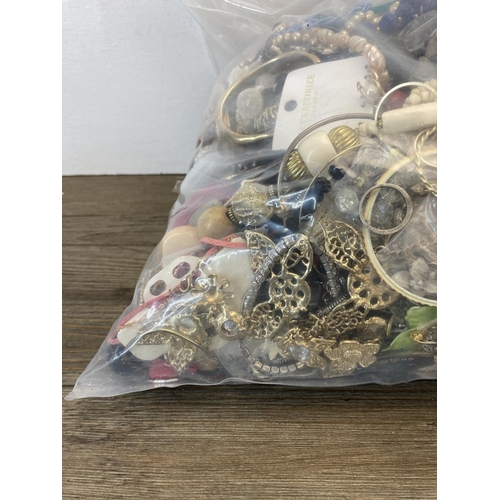 402 - Approx. 10kg of costume jewellery