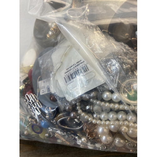 404 - Approx. 10kg of costume jewellery