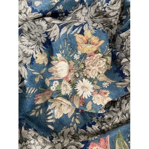 422 - A collection of vintage fabric to include Sanderson 'Ophelia', Sanderson Berkeley etc.