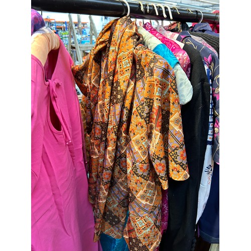 423 - A collection of mid/late 20th century women's clothing to include Kendal Milne of Manchester brown v... 