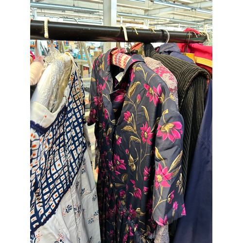 423 - A collection of mid/late 20th century women's clothing to include Kendal Milne of Manchester brown v... 