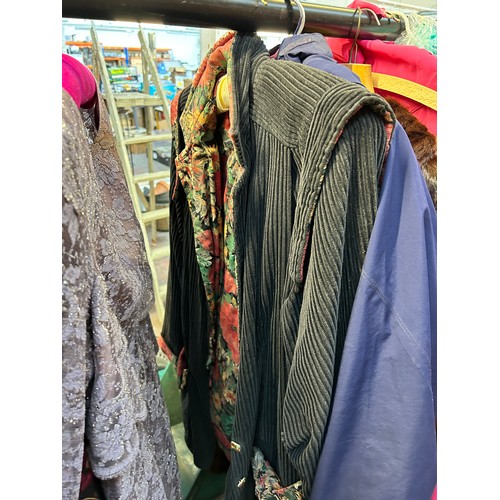 423 - A collection of mid/late 20th century women's clothing to include Kendal Milne of Manchester brown v... 