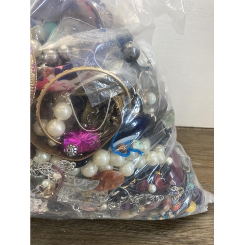 470 - Approx. 10kg of costume jewellery