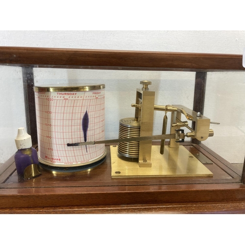 595 - An early 20th century F Darton & Co Ltd. mahogany cased barograph - approx. 22cm high x 38cm wide x ... 