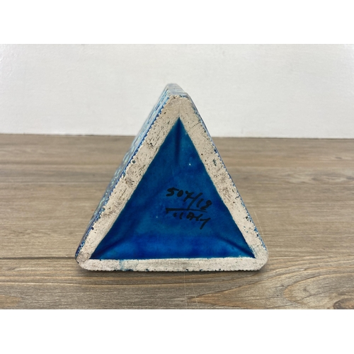 232 - A mid 20th century Bitossi Rimini Blu triangular vase - approx. 18cm high