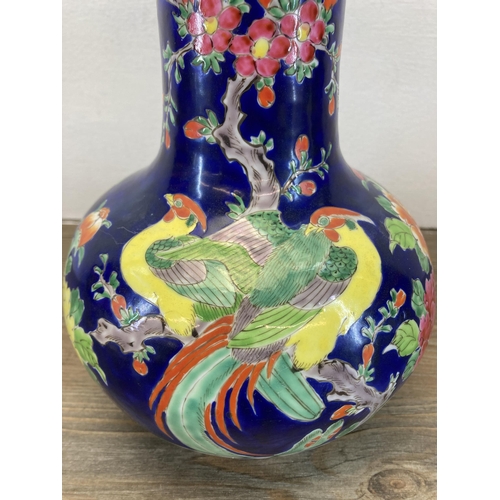 259 - A Japanese Imari hand painted porcelain vase - approx. 25cm high