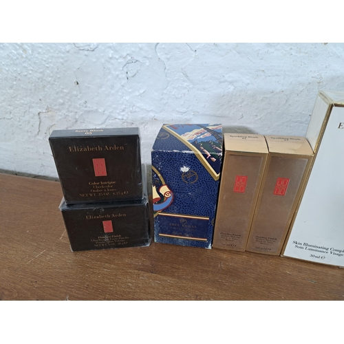 2386 - A collection of Elizabeth Arden beauty products to include Flawless Finish ultra smooth loose powder... 