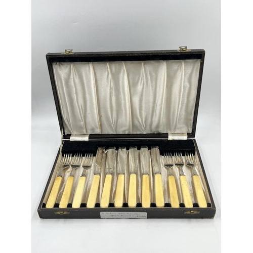 2242 - A cased set of twelve Mappin & Webb hallmarked Sheffield silver fish knives and forks, dated 1945 - ... 