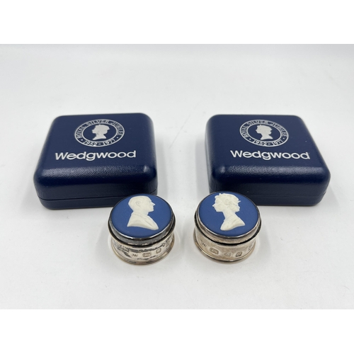 2245 - Two Wedgwood Jasperware hallmarked London silver trinket boxes - approx. gross weight 62g