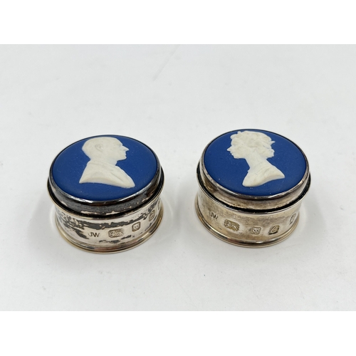 2245 - Two Wedgwood Jasperware hallmarked London silver trinket boxes - approx. gross weight 62g