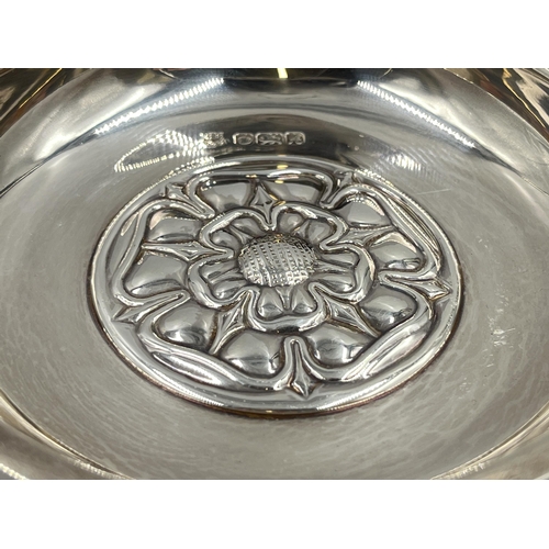 2251 - A Cooper Brothers & Sons hallmarked Sheffield silver Yorkshire rose dish, dated 1975 - approx. gross... 