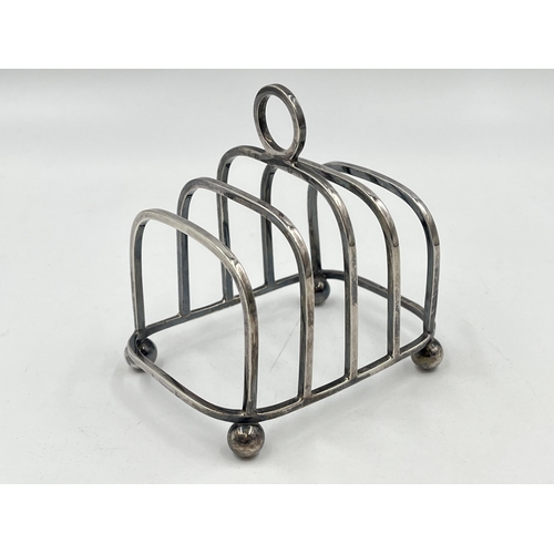 2257 - A 1939 Hukin & Heath Ltd hallmarked Birmingham silver five bar toast rack - approx. gross weight 88g