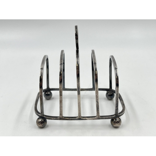 2257 - A 1939 Hukin & Heath Ltd hallmarked Birmingham silver five bar toast rack - approx. gross weight 88g