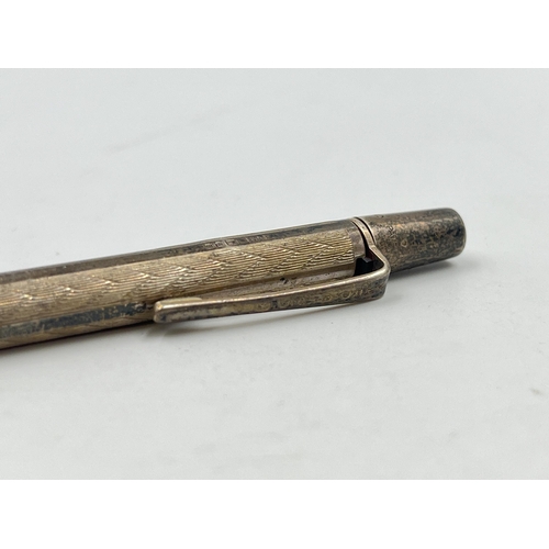 2266 - A sterling silver propelling pencil with original box - approx. gross silver weight 22g