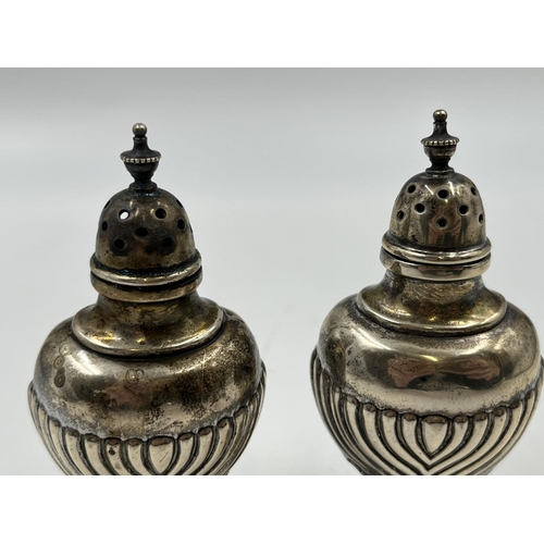 2282 - A pair of Edwardian Joseph Gloster hallmarked Birmingham silver salt and pepper cellars, dated 1907 ... 