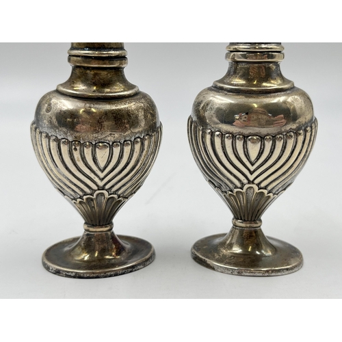 2282 - A pair of Edwardian Joseph Gloster hallmarked Birmingham silver salt and pepper cellars, dated 1907 ... 