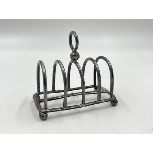 2285 - A C. Shapland & Co. hallmarked London silver toast rack - approx. gross weight 72g