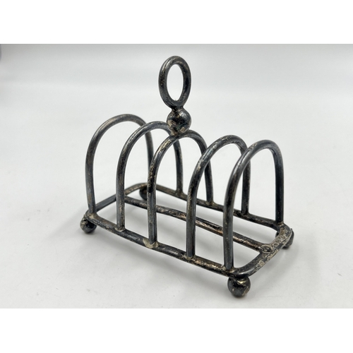 2285 - A C. Shapland & Co. hallmarked London silver toast rack - approx. gross weight 72g