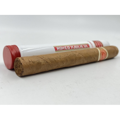 2364 - A cased Romeo Y Juilieta Romeo No.1 Cuban cigar