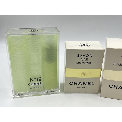 2381 - A collection of Chanel beauty products to include boxed part used Coco Chanel 50ml eau de parfum, bo... 