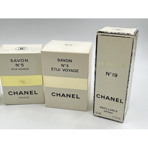 2381 - A collection of Chanel beauty products to include boxed part used Coco Chanel 50ml eau de parfum, bo... 