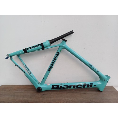 802A - A Bianchi Sempre Pro Carbon-T Monocoque bike frame and forks