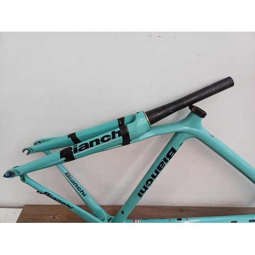 802A - A Bianchi Sempre Pro Carbon-T Monocoque bike frame and forks