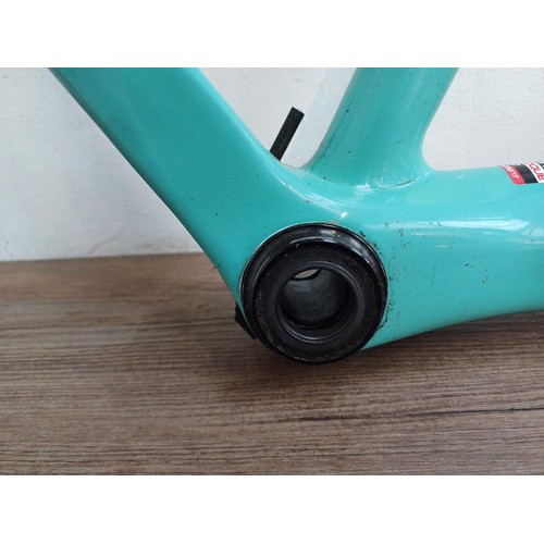 802A - A Bianchi Sempre Pro Carbon-T Monocoque bike frame and forks