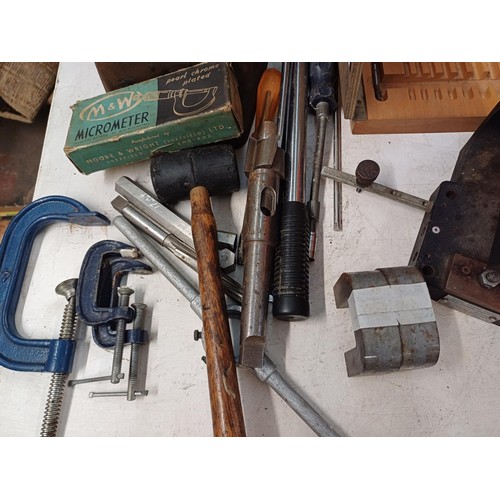 866 - A collection of antique and later tools to include A. H. Co. bench vice, G-clamps, boxed M&W microme... 