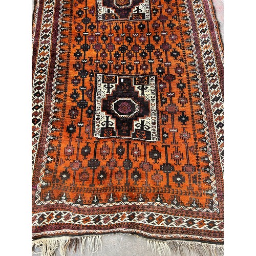 152 - A mid 20th century hand knotted orange rug - approx. 298cm long x 135cm wide