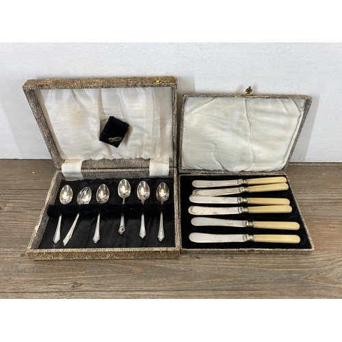 336 - A collection of vintage boxed and unboxed cutlery to include teaspoons, butter knives etc.