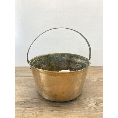 352 - A 19th century brass preserve pan - approx. 36cm high x 30cm in diameter