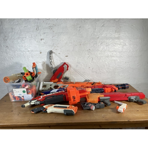 375 - A collection of Nerf guns and accessories