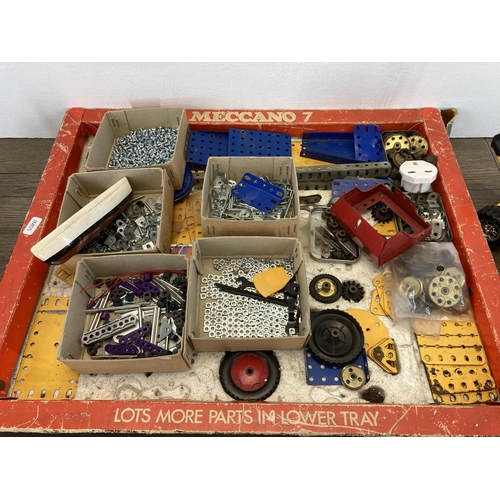 379 - A collection of Meccano building sets and accessorises