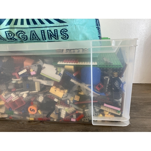 381 - A large quantity of assorted Lego