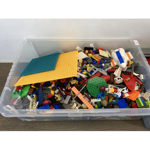 384 - A large collection of assorted Lego