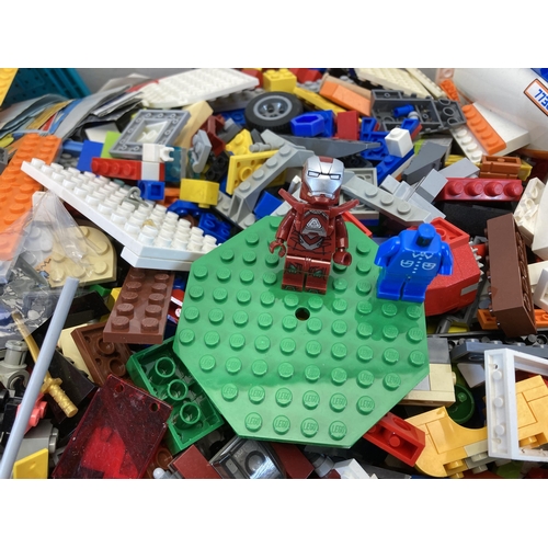 384 - A large collection of assorted Lego