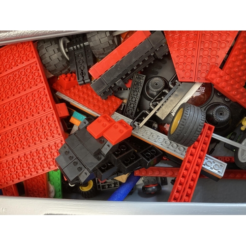 384 - A large collection of assorted Lego