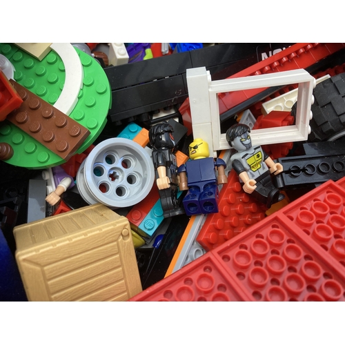 384 - A large collection of assorted Lego