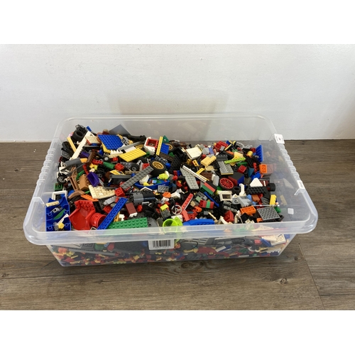 387 - A large collection of assorted Lego