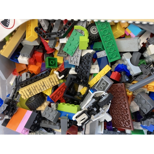 387 - A large collection of assorted Lego